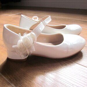 Ivory White Girls Dress shoes size 28